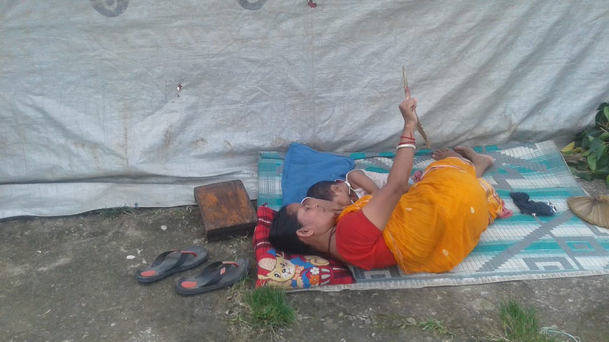 BarakTrending's tweet photo. #BarakValleyUnderWater 
Flood relief not reached at #Karimganj #Suprakandi Near Suprakandi Railway Station its been 5 days floods victims are staying in side of the Railway station. 80 families of Churadighirpar affected by Flood. 

@himantabiswa @KPaulMLA   @KarimganjDc https://t.co/Lu2pRGl3v1
