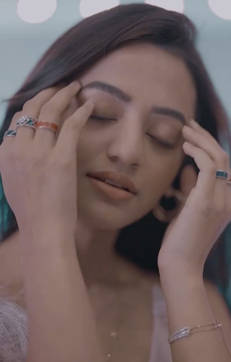 Hellu pie… why such a cutie pie🥰

#HellyShah