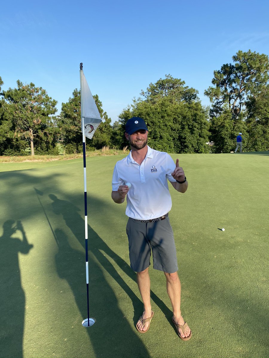krscotty's tweet photo. @PinehurstResort @USKGFloyd hole in one in flip flops. https://t.co/BiUaxKN1S2