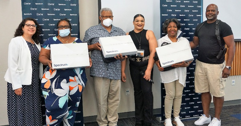 CharterGov's tweet photo. Charter recently presented a Spectrum Digital Education grant to Great Harvest Community Center in San Bernardino, CA to assist their #digitalliteracy programs, which help underrepresented residents learn valuable skills needed to connect and thrive. Learn more about the #SDEG: