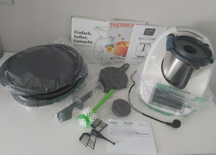 Vorwerk Thermomix TM6 neu mit Zubehör
    Nie benutzt, nur für Fotos ausgepackt.  Im Januar gekauft, seitdem liegt es im Schrank und die Rechnung ist vorhanden.  Kontaktieren Sie mich für weitere Details und für Ihre Fragen.  Preis ist verhandelbar.
