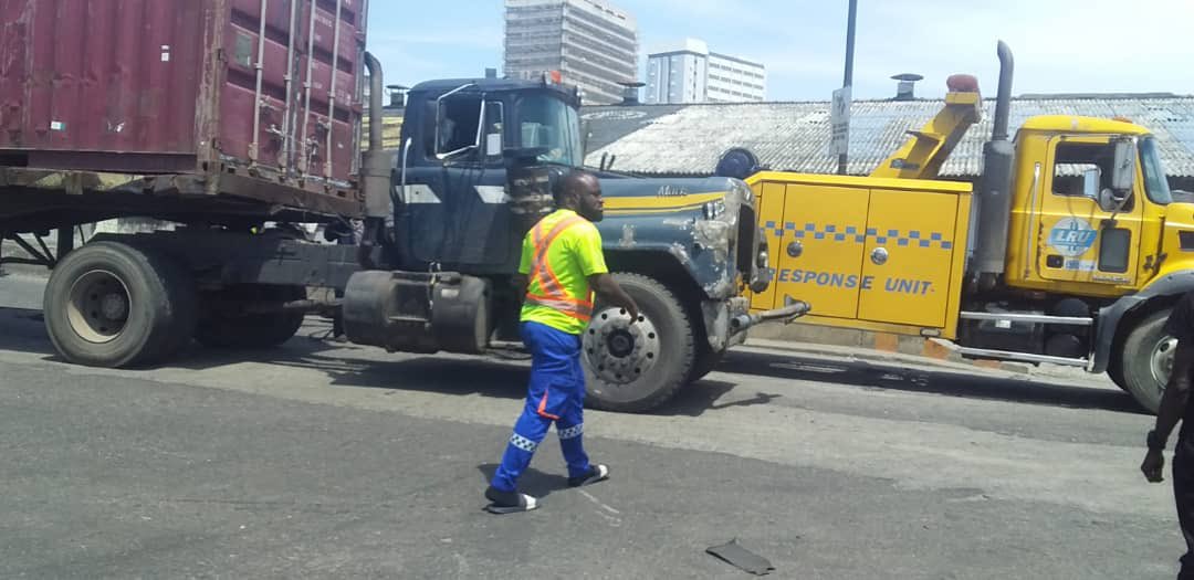 followlastma's tweet photo. [2:40PM] FreshUpdate!
#Elegbata
#Apongbon 
Recovery of the trailer that rammed into the median at Elegbata by CFAO inward Leventis has been concluded by @followlasema 
However traffic is very much on the high side on Eko bridge inward Elegbata. https://t.co/Hlg39xRjV8