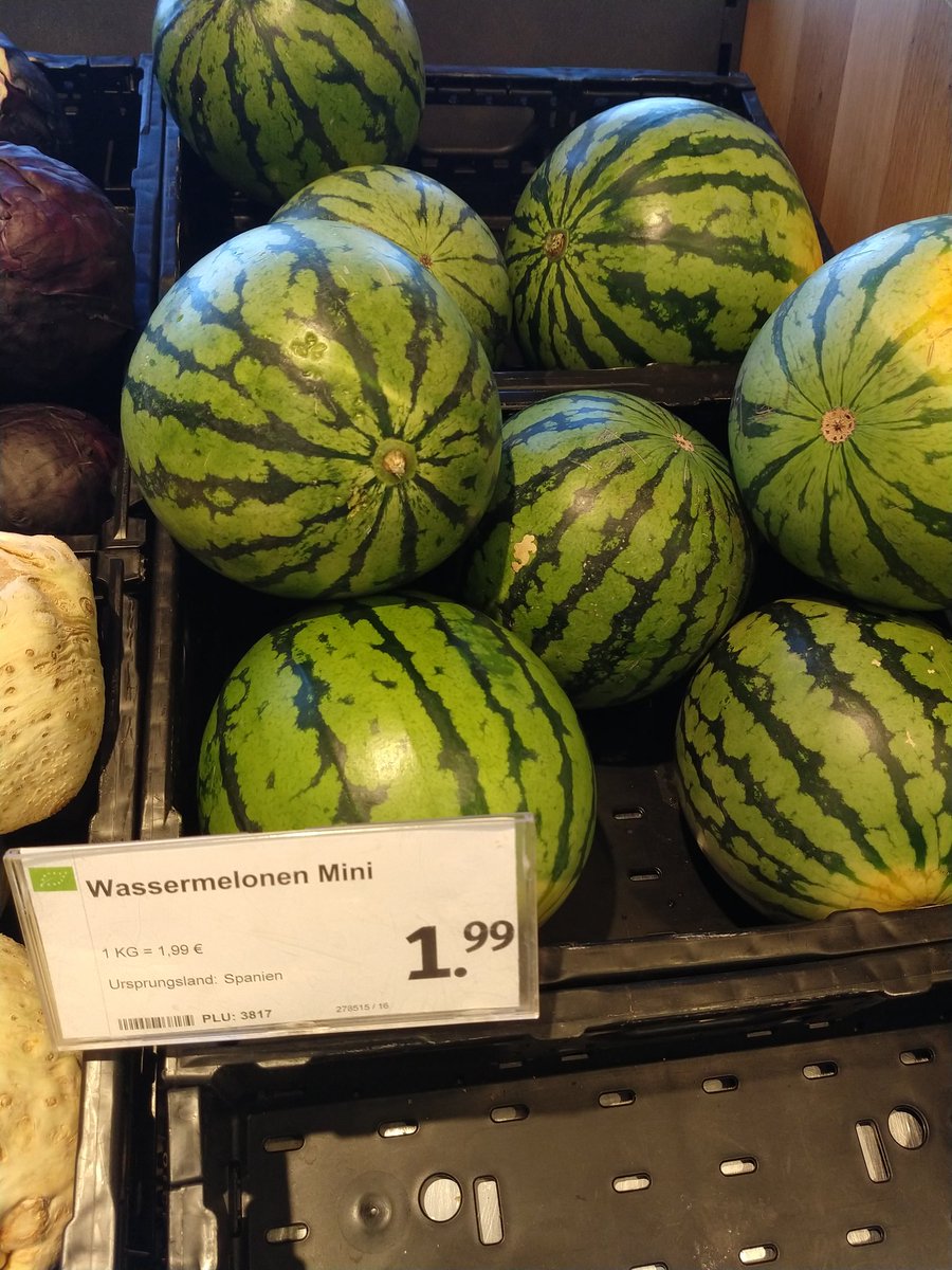 ArturoTreptow's tweet photo. Foto de hoy en mercado BIO de Berlín. Sandías de España...
Creo que os están engañando pero bien. https://t.co/dr7tMpCiwv