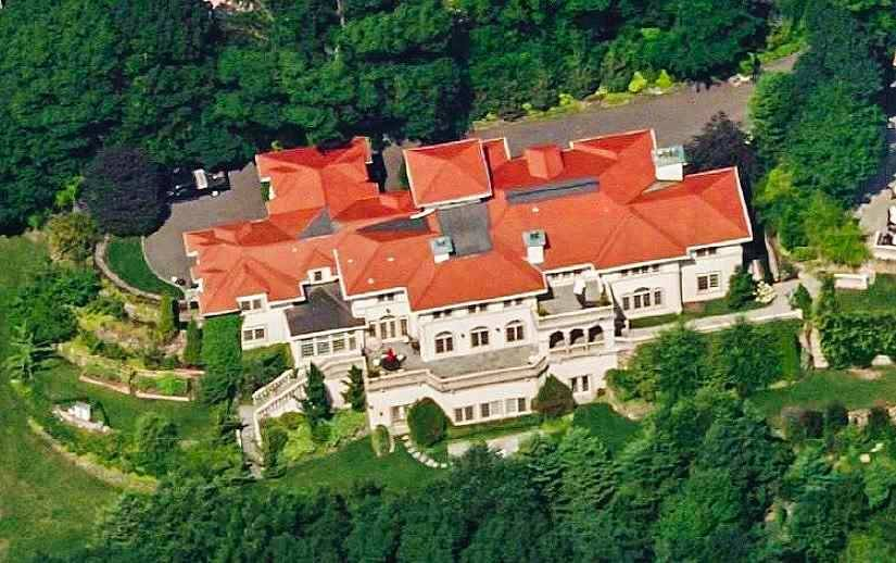CheriJacobus's tweet photo. This is Dr. Oz's New Jersey house. For some reason, there are no photographs of his Pennsylvania house where he is running for the Senate.  h/t Sanjeev Kohli https://t.co/LWgMKdWVXO
