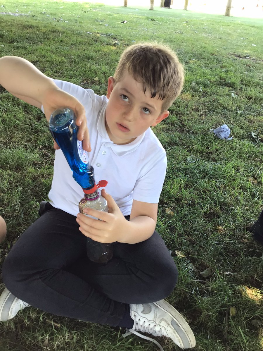 ysgolyddraig's tweet photo. #YYDyr4 Finding out some answers to our wondering “How deep is the ocean?” Creating ocean layers using what we have learnt about density.  #YYDcreativity #YYDdiscovery #YYDthinking https://t.co/ldcBTBxugT