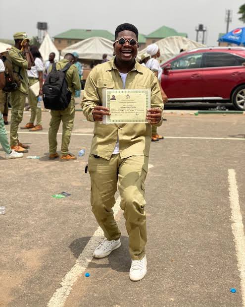 King_Edrah's tweet photo. @yourgirl_ajex Debo Adedayo @mrmacaroni #youaredoingwell after #NYSC come let me #freakyyouraccount 💵 https://t.co/6OkhKKFAyY