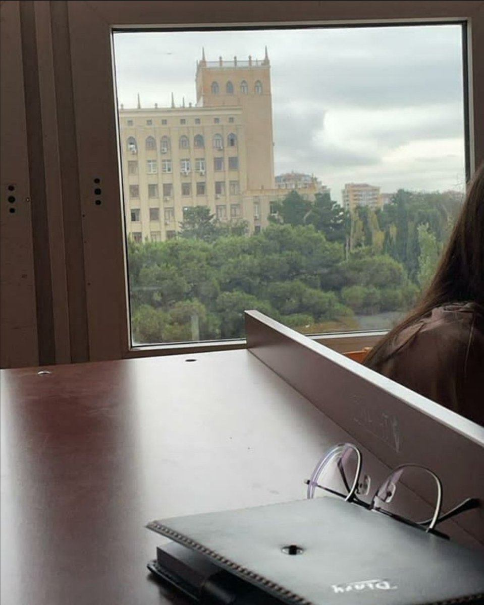 arzuyusub's tweet photo. ~ Mən nə ara bitirdim 2ci kursu:/ https://t.co/E8GhQXIqFy