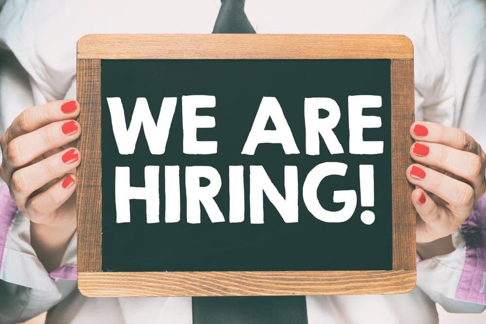 thiefsneck's tweet photo. @thiefsneck Join our friendly team 
MUST be able to work weekends &amp; mid week 
Please DM me  to arrange a convenient time to come and have a chat 
Kitchen &amp; Bar staff required 
Over 18 years of age
Own transport 
PLEASE retweet  we are so short staffed 😪 https://t.co/P7lwak7yLx