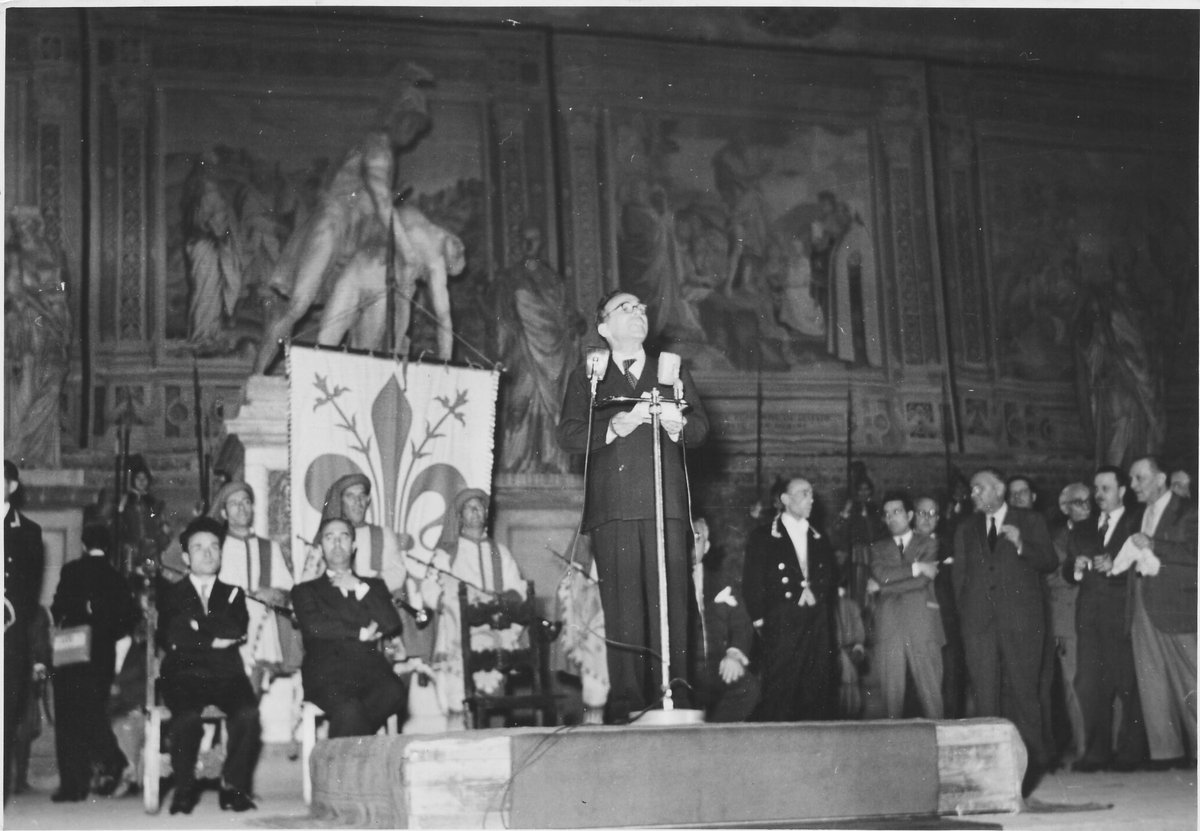 F_GiorgioLaPira's tweet photo. 70 anni fa #LaPira inaugurava a #Firenze il primo Convegno per la #pace e la #civiltàcristiana, con rappresentanti da 34 nazioni di tre continenti https://t.co/moUOKgwaW0