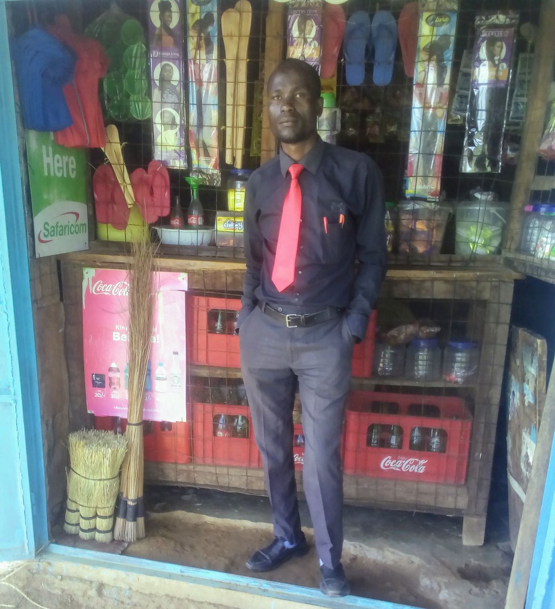 MwalimuDevis's tweet photo. Kutoka classic shop ochude Niko ndani mzimamzima wafwatao waingie ndani wakaazi wote wa Ochude kemodo tangakona na burumba #driveonreloaded @tinaogal @RadioCitizenFM @abdimunai https://t.co/KZok1btMu0