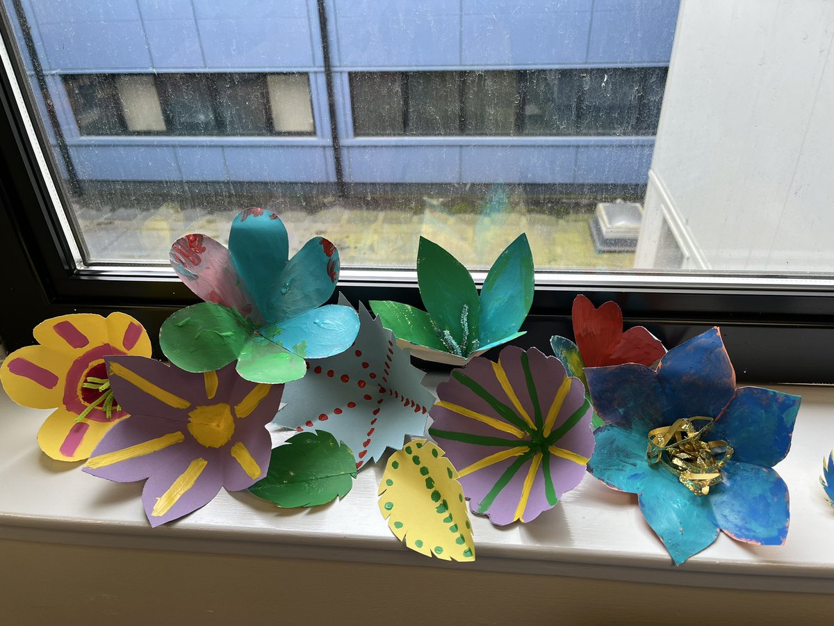 MACWGH's tweet photo. Another brilliant idea from @BeavisHailey 
The group had a great time getting creative to make these lovely 3D paper flowers 🌸 @Ward50WGH #creativefreedom https://t.co/1ngBlnAkl0