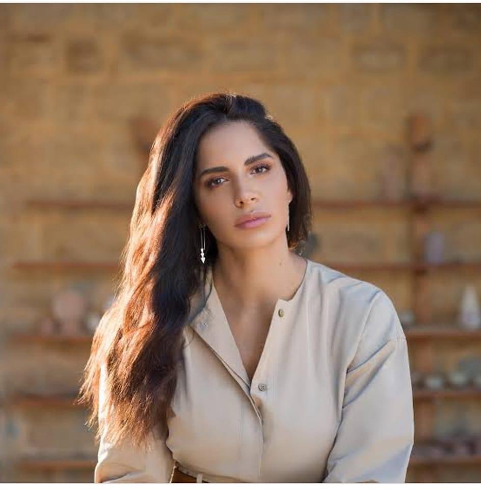 #امال_ماهر فين يا تركي؟ 

عيب على بلد بحجم مصر يتحكم فيها شوال رز اسمه #تركي_آل_الشيخ 
عيب على رجالة مصر انه شخص أجنبي زي ده يتحكم في مصير ولاد البلد بالطريقة دي 

حد يقولنا فين آمال؟ ممنوعة من الظهور ليه؟ فين أغانيها القديمة؟ فين ألبومها الأخير؟ مش بنطلع لايف لجمهورها ليه؟