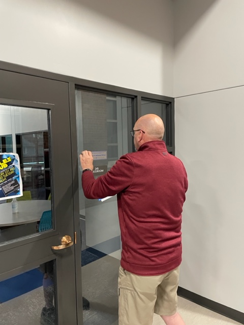 ambrosealumni's tweet photo. Jeff '81 from Young Art and Sign installed a new donor recognition system in McMullen Hall.  Thank you to Jeff and thank you to our donors for making this renovation and addition a reality! https://t.co/91KKIpuFXt