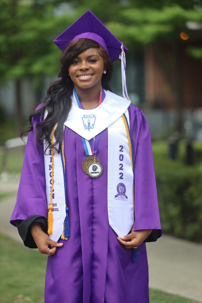 Congratulations’ to Lincoln Lady Tigers Basketball Graduate, ⁦<a href="/JaMyaMaryland2/">Jamya Maryland</a>⁩, selected as a recipient of the Nancy Lieberman 2022 Educational Scholarship. We Are Lincoln! #bigtimeproud ⁦<a href="/dallasathletics/">Dallas ISD Athletics</a>⁩ ⁦<a href="/NLCharities/">Nancy Lieberman Charities</a>⁩ ⁦@GbbLady⁩ ⁦<a href="/jazzy6710/">Johnna Weaver</a>⁩