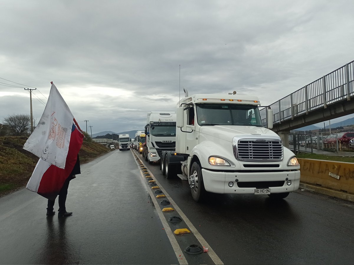 sinturve's tweet photo. Se unebel gremio de camioneros de #quintero #paronacional #inversionparaventanas #ventanasnosecierra https://t.co/bLoCgqvoy8