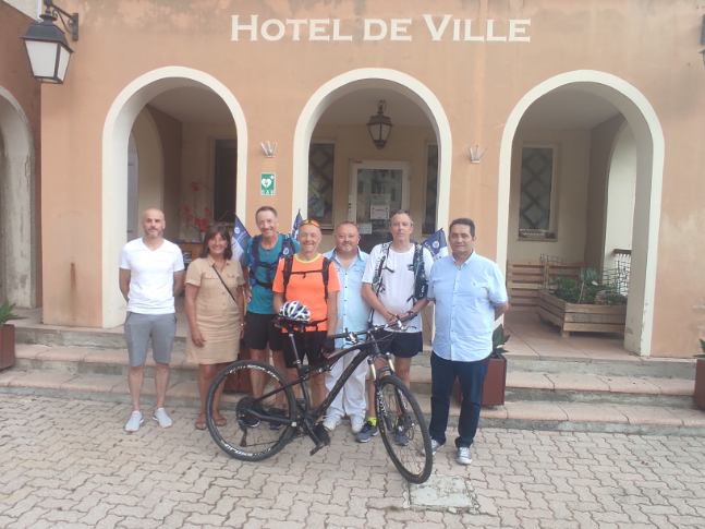 ChristopheSage3's tweet photo. @Interiale a répondu présent au défi sportif et humanitaire au profit de l’association Angel. Merci à nos 3 collègues« Les foulées de l’espoir »qui ont parcouru 730km en traversant la Route des Grandes-Alpes. Merci à mon ami Olivier Chantreau Maire de #Castillon pour son accueil. https://t.co/WQQmrvOLSU