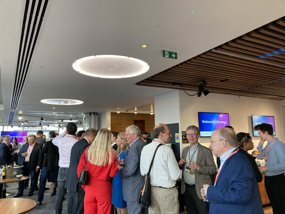 DigiCatapult's tweet photo. 📝As interest and investment in the metaverse grows it's important to consider what the key policy &amp; regulatory challenges will be moving forward.

🤝Read the key takeaways from our #DRCF metaverse policy and regulation event with @CMAgovUK here: https://t.co/1P6of4xLUr https://t.co/msjVU8ZO9a
