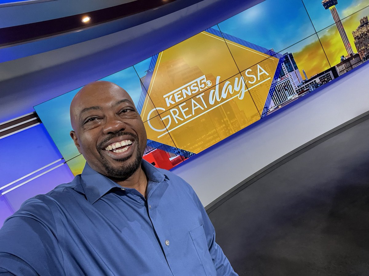 BurtonKelso's tweet image. When traveling, I make it a point to appear on TV in the city I’m visiting. I’m exciting to be the guest tech expert on @itsagreatdaysa with Roma #onair #techexpert #blackgeek #livingmybestlife #kens5