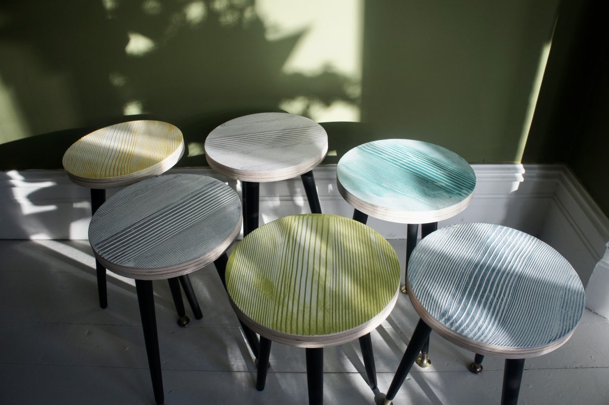 chalkpaint's tweet photo. (IG)@my__fy used a selection of Chalk Paint blues and greens on these wooden stools, then combed the paint whilst still wet to create a distinctively modern pattern that reminds us of tree bark. Witty, beautiful and surprisingly simple.
#ChalkPaint #KitchenStool https://t.co/jz1wnPZ4N7