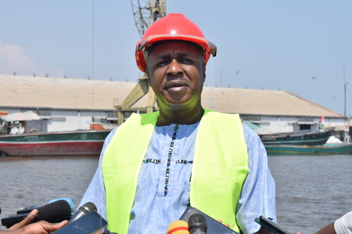 RTNBurundi's tweet photo. Les travaux de la modernisation du port de #Bujumbura vont bon train selon le DG de l'autorité #AMFP Jacques Bigirimana. Parmi les 4 sous composantes de la modernisation du port de Bujumbura:1°la déviation du canal de Buyenzi,les travaux se trouvent à 90% d'exécution. https://t.co/KTRwYcPdDK