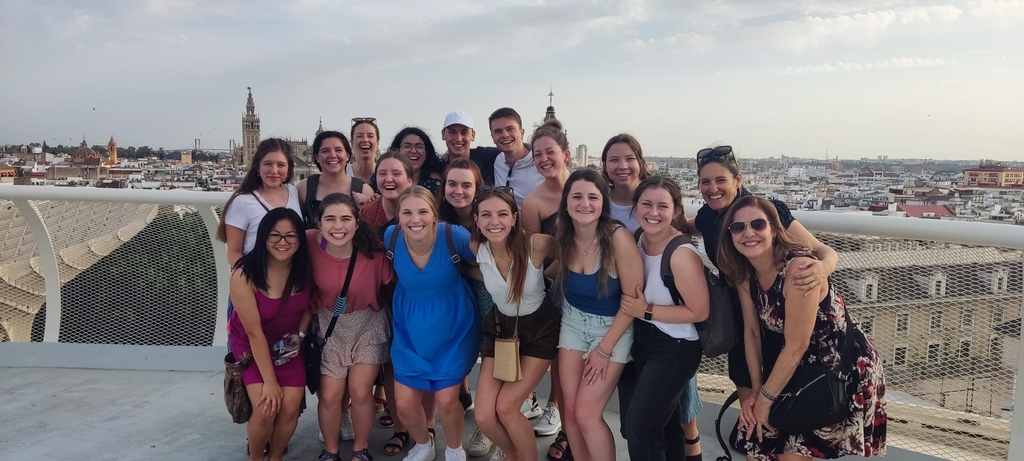SemesterInSpain's tweet photo. For our last noche de chic@s our student went to Las Setas! This is a beautiful art instillation that you can walk on top of. Once you are on top you have a beautiful view of the city. This is definitely a must see in Sevilla!

#sis #semesterinspain #sevilla #lassetas https://t.co/EQKDvVP89g