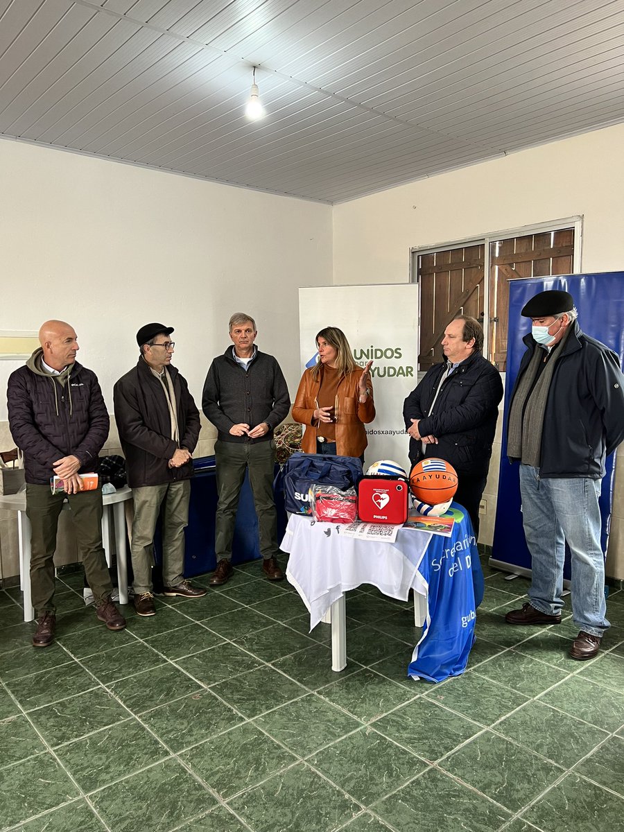 Gracias <a href="/SegurosSURAuy/">Seguros SURA Uruguay</a>. Hoy estamos en Durazno en el Mapep junto a <a href="/UyDeporte/">Secretaría Nacional del Deporte</a> entregando un Dea. Seguimos en el marco de nuestra campaña #uruguaycardioseguro 🙌💪