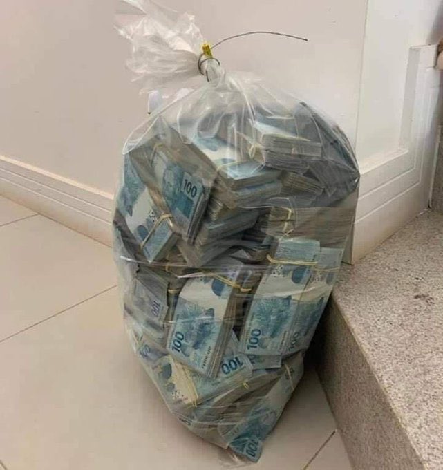 A única encheção de saco que eu queria ter na vida. 💰