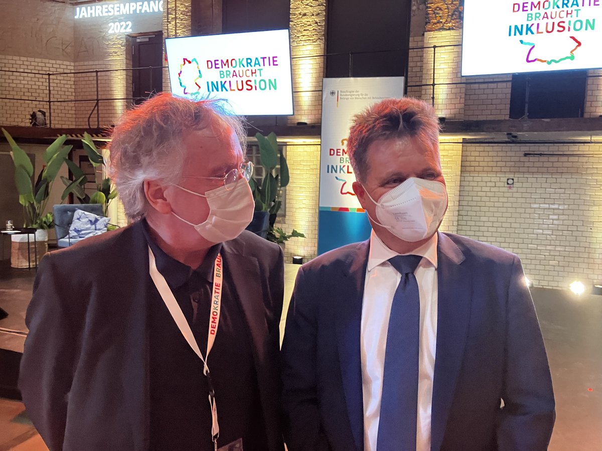 "Danke an Jürgen Dusel, <a href="/BBMB_bund/">Behindertenbeauftragter der Bundesregierung</a> und Bauminsterin <a href="/klara_geywitz/">Klara Geywitz</a> für einen wunderbaren Jahresempfang des Bundesbeauftragen für Menschen mit Behinderungen und für die großartigen Gespräche," so Martin Müller, Vizepräsident <a href="/BAK_Berlin/">Bundesarchitektenkammer</a>.