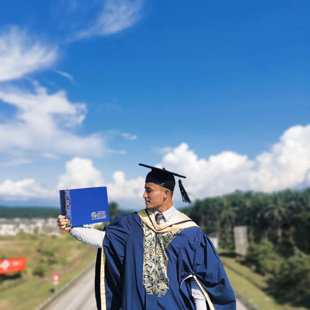 amirulfaaaiz's tweet photo. [19th June 2022]

Bachelor Degree of Education (Physical Education) with Honours 🎓👨🏻‍🏫 https://t.co/LXnBuyLKEi