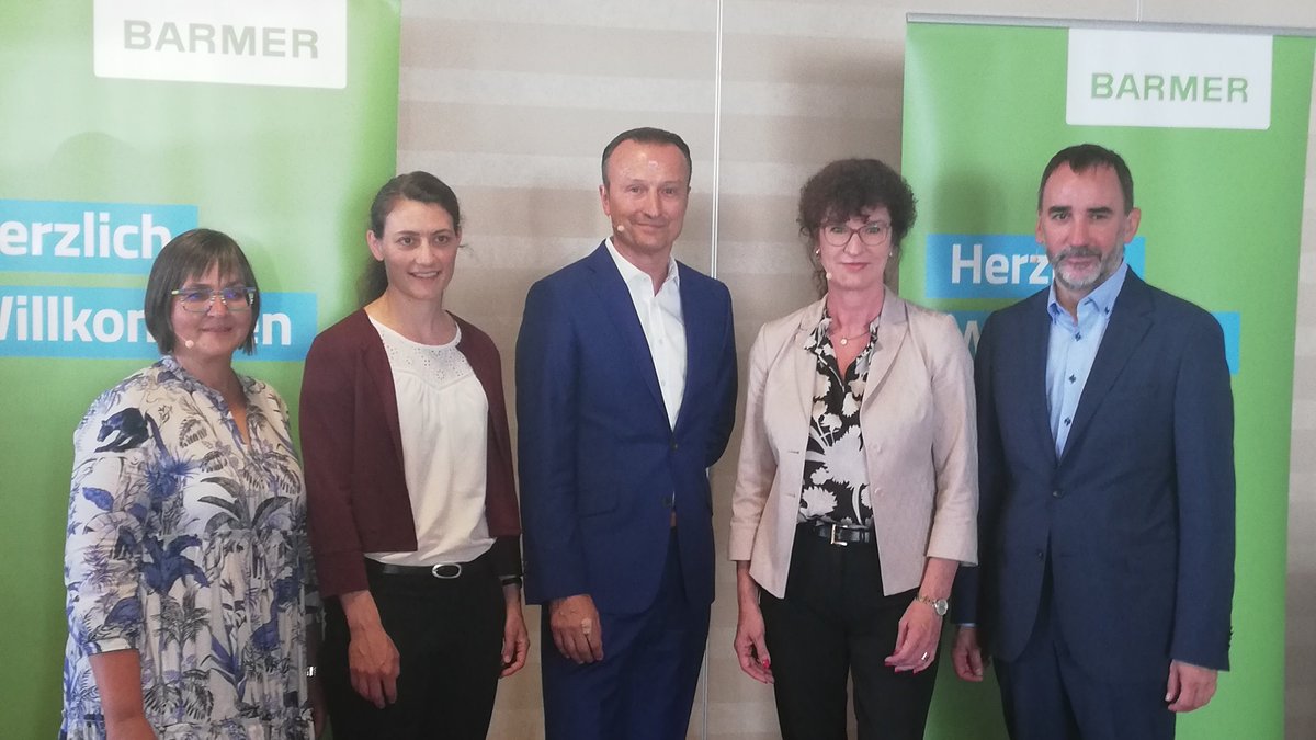 Wir begrüßen alle 💚lich zum Länderforum d. <a href="/BARMER_HE/">BARMER Hessen</a> und <a href="/BARMER_RLPSAA/">BARMER RLP/SAA</a> &amp; freuen uns auf spannende Impulse und die Diskussion mit Dr. Verena Kurz, Antje Swietlik, Dr. Michael von Wagner u. den BARMER Landeschef:innen Dunja Kleis aus #Rheinlandpfalz und Martin Till aus #Hessen.