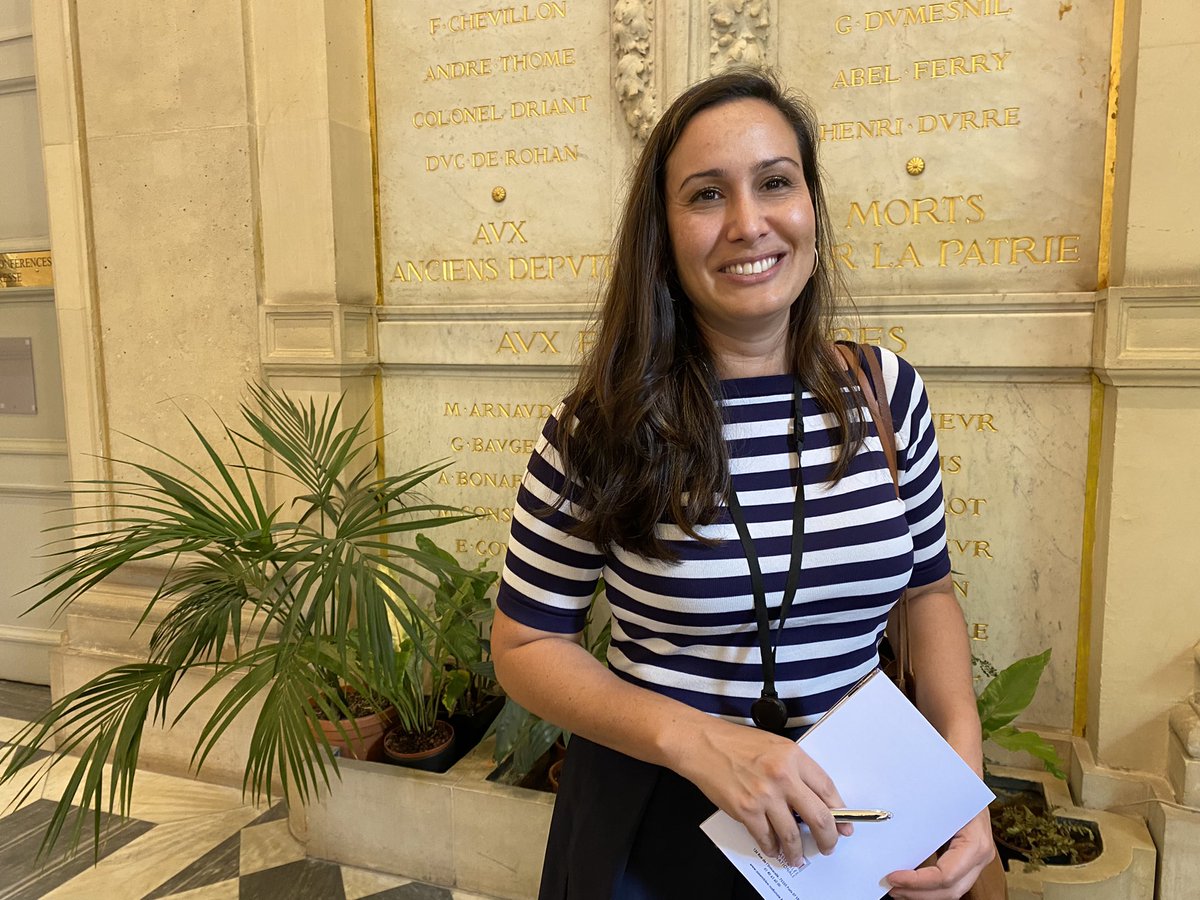 outremers360's tweet image. Au tour d’Emeline K/Bidi, députée de la 4e circo de #LaRéunion, de faire son entrée à l’Assemblée nationale