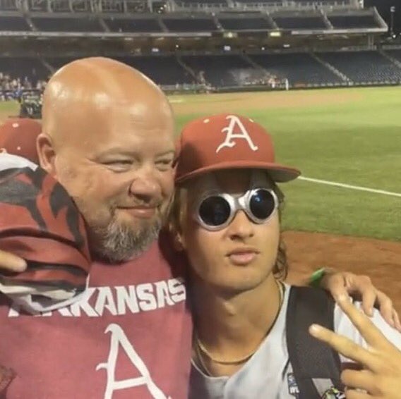 no context arkansas🐗 (@nocontexthogs) on Twitter photo 