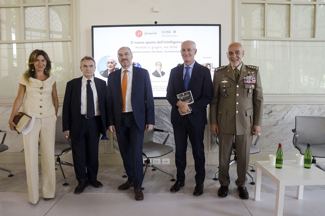 🕵️ Servizi (meno) segreti. Indagine sulla nuova intelligence

📌 L'evento di presentazione della rivista Formiche con la Luiss School of Government

🔗 formiche.net/2022/06/serviz…