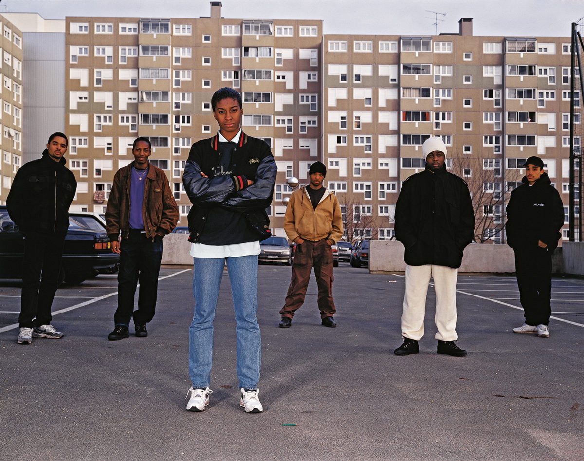 Fisheyelemag's tweet photo. Avec la sortie d’une nouvelle version de #GangsStory, parue aux éditions @LaManufDeLivres, #YanMorvan et #Kizo reviennent sur 50 ans d’histoire des bandes parisiennes.
Une plongée sans concession dans un demi-siècle d’underground : https://t.co/1jFUsBrnK5 https://t.co/z5zFs7NXdM