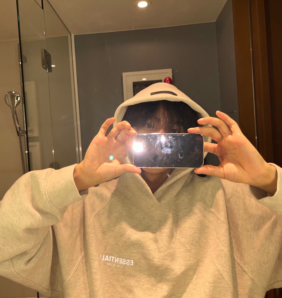 sunkyufile's tweet photo. sunwoo and his hoodie ; an inseparable duo https://t.co/ZS83926KII
