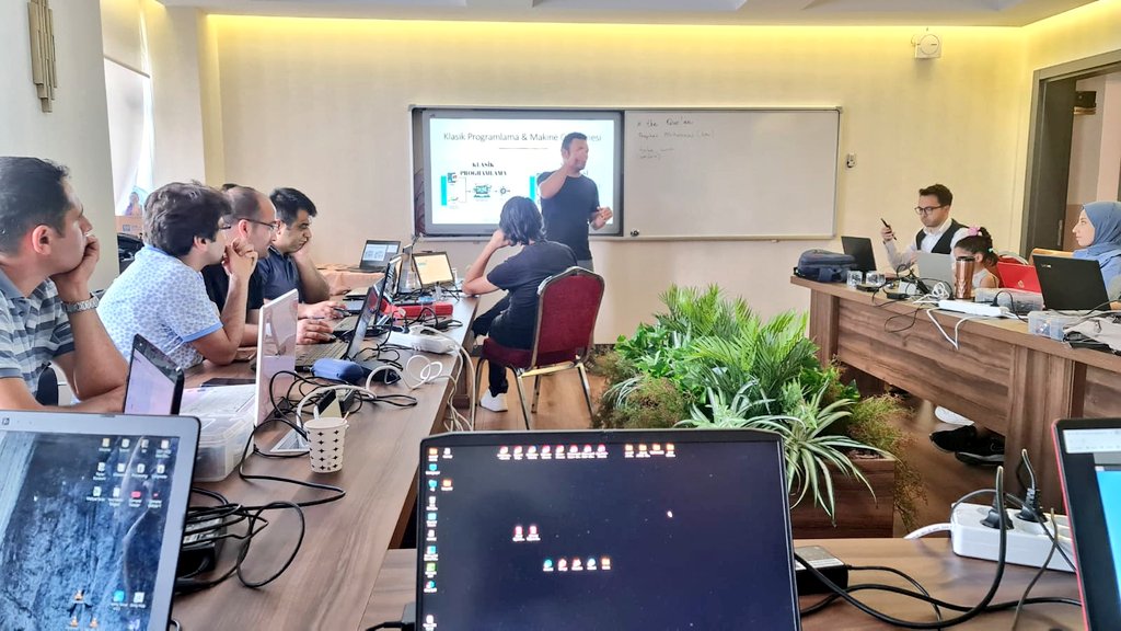 Cumhurbaşkanlığı dijital dönüşüm ofisi yapay zekâ stratesi
kapsamında
farklı illerimizden 20 bilişim teknolojileri öğretmenimizle  #yapayzeka  eğitici eğitimleri pilot uygulaması gerçekleştiriyoruz 

#yeniproje

<a href="/ugur_tecir/">Uğur Tecir</a> 
<a href="/mehmetnezirg/">mehmet nezir gül</a> 
<a href="/yilmaznazif/">Nazif Yılmaz</a>
<a href="/meb_dinogretimi/">MEB Din Öğretimi Genel Müdürlüğü</a> 
<a href="/dijital/">Dijital</a>
