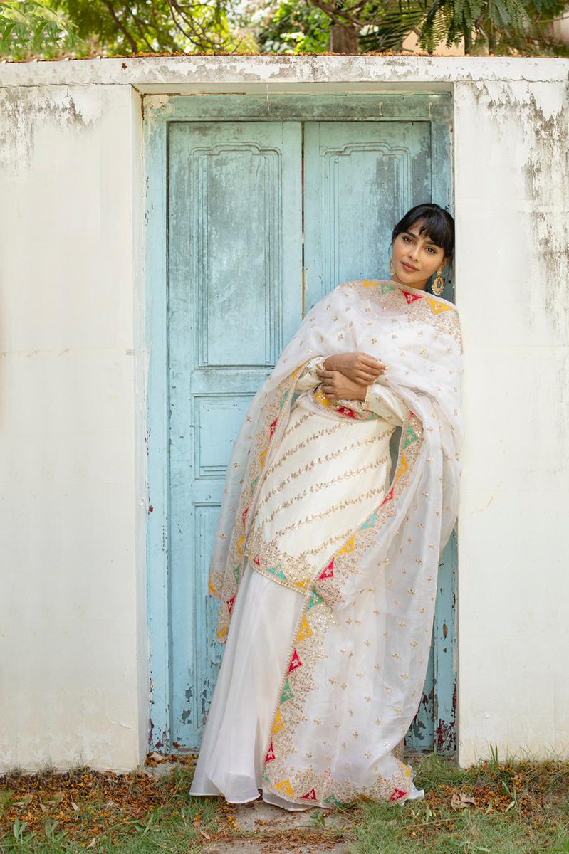 MoviegoerMovie's tweet photo. Simple Salwar and our Simpler #Aishu spreads elegant vibes with her cute smile in her latest photoshoot

Shot by @kiransaphoto 

@thanga18 @teamaimpr https://t.co/cs0LWqr4Eo