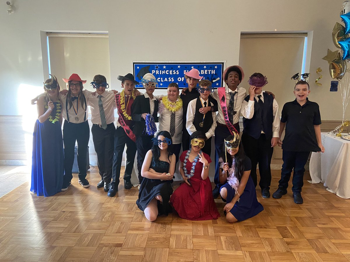MrsNedelkovski's tweet photo. Great night celebrating awesome students!! Congratulations Class of 2022!! @PEPanthers @WinneyKelly https://t.co/c7voUpiRk3