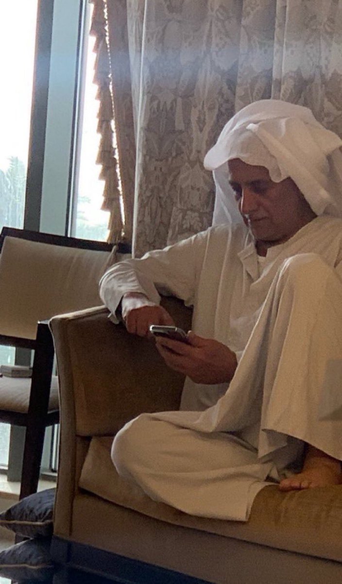 يا شعيب وش سويت يا شعيب يا شعيب
علمتهم وشلون معنى الكرامه
كرامتك بالقول والفعل والطيب
هزمت مية بشت وانت ببجامه
#شعيب_المويزري 
#حل_المجلس