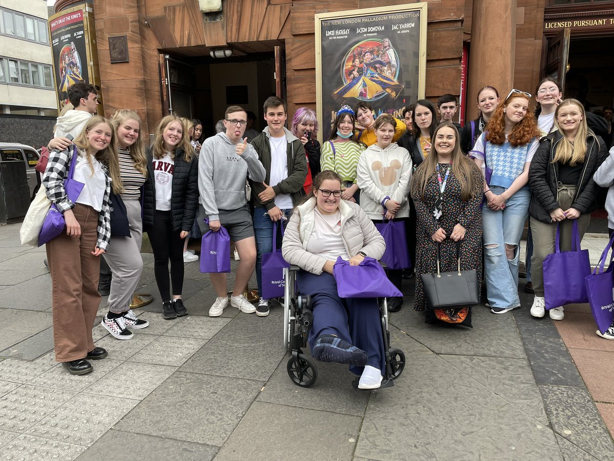 misscrawford__'s tweet photo. We made it to the theatre 🎭 @JosephMusical 🌈✨  #FHSRewardsDay #WeAreFHS https://t.co/4SEhNWps5i