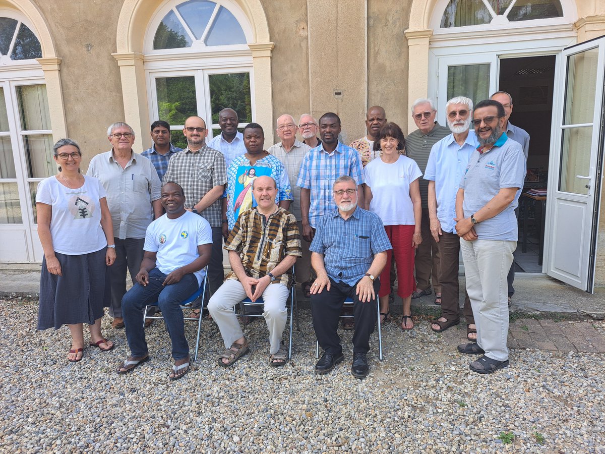 lyon_sma's tweet photo. #Fin #Assemblé #SMA Province de Lyon
Photo de groupe des participants à la XVIIe Assemblée Provinciale en ce mercredi 22 juin, à Chaponost, Les Cartières https://t.co/s69dtEJx1M