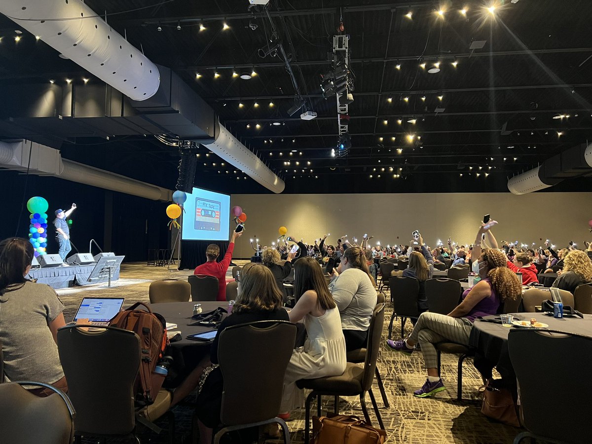 MichaelaMLoo's tweet photo. The formula is simple: LOVE THEM! @brewerhm leading on fire. @Institute4PL great keynote, even better human. #plconf22 https://t.co/RxxBHwJWuV