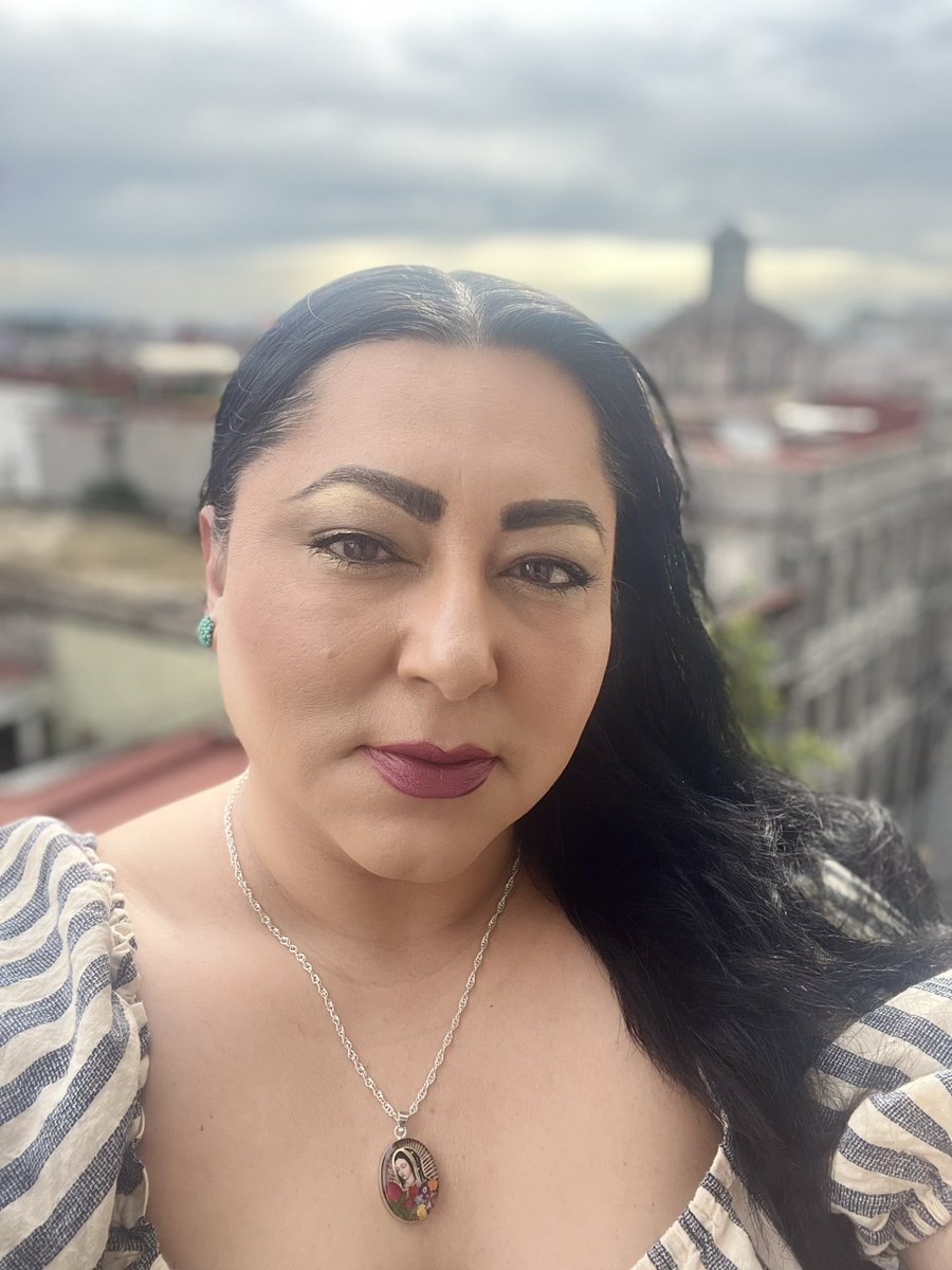 Chicanatravels's tweet photo. Day 22
♋️ 🌬 ♋️🌬♋️🌬
Buenos Días 🌥 

Today I am reminded that I have started from zero and overwhelmed with food fortune 🍀 I have amazing friend and extraordinary family. 

#bornmonth #cancer 
#medusa #junebaby #Latina #Latinalandia 
#june #summervibes #blue #sky #summer https://t.co/oGBgsQsnfP