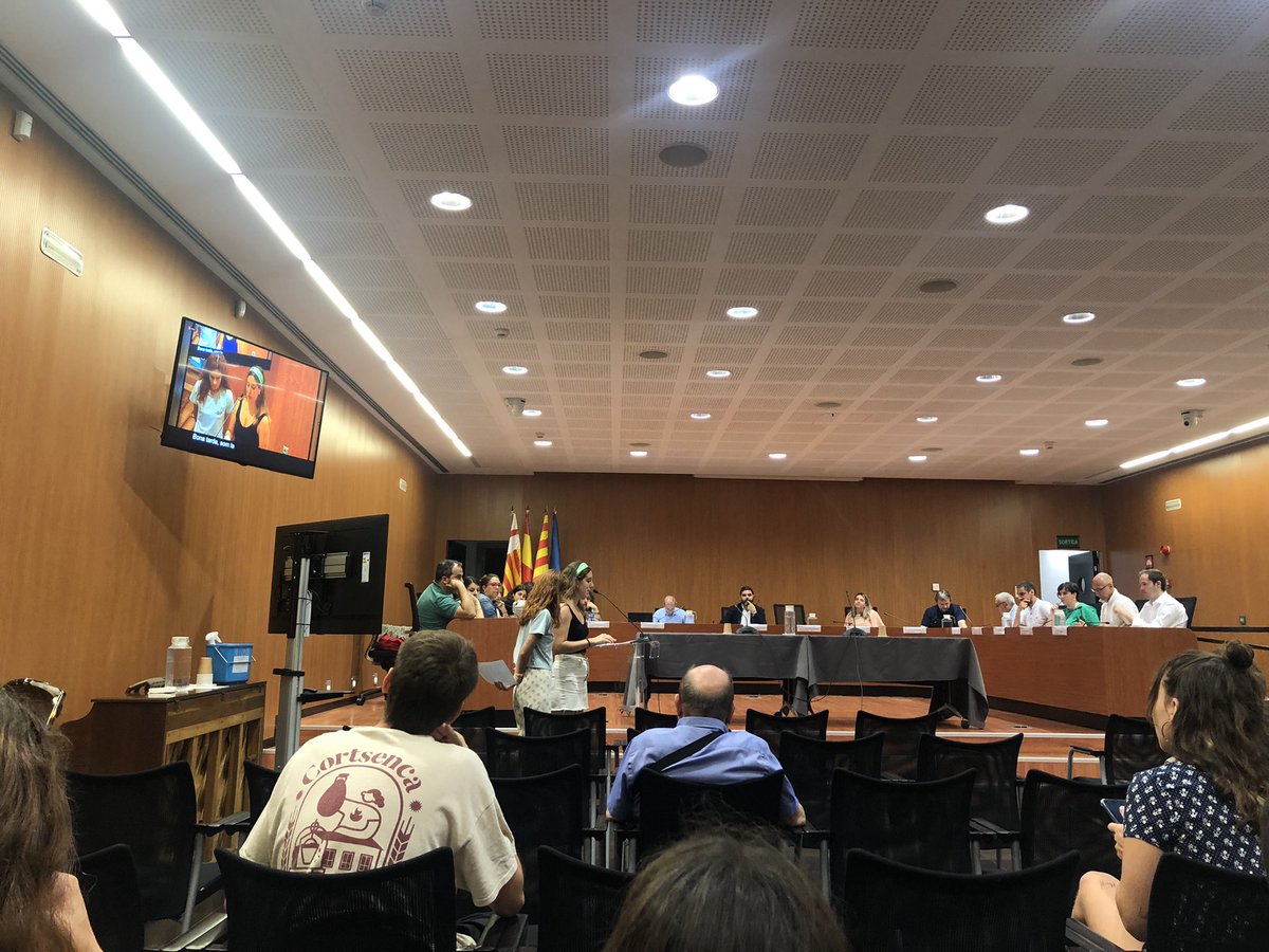 plataformaJLC's tweet photo. 👉Des de La Plataforma Infantil i Juvenil de Les Corts fem pressió al ple de Districte perquè volem que @calapanarra sigui de i per a les joves del barri! 
✊No ens conformem amb l’espai, volem la gestió cívica! https://t.co/lcCAYQUNV8