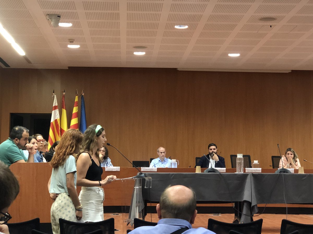 plataformaJLC's tweet photo. 👉Des de La Plataforma Infantil i Juvenil de Les Corts fem pressió al ple de Districte perquè volem que @calapanarra sigui de i per a les joves del barri! 
✊No ens conformem amb l’espai, volem la gestió cívica! https://t.co/lcCAYQUNV8