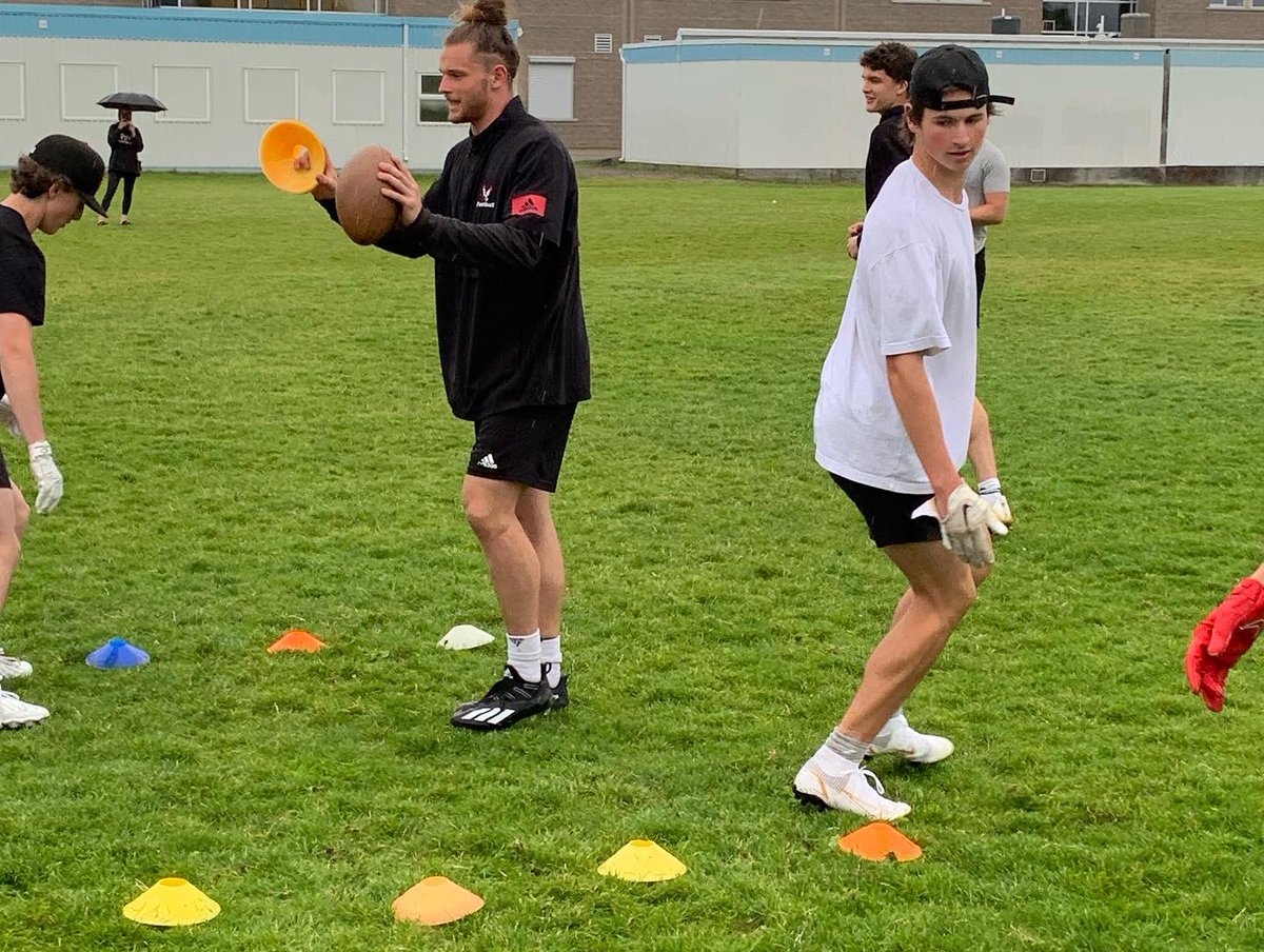 Having former players come back to support their community is so special! It’s amazing seeing their growth and hearing about the amazing things they are achieving with their college teams. #goowls #studentathletes #onceanowlalwaysanowl #tough <a href="/BCHSFB/">BC HS Football</a>