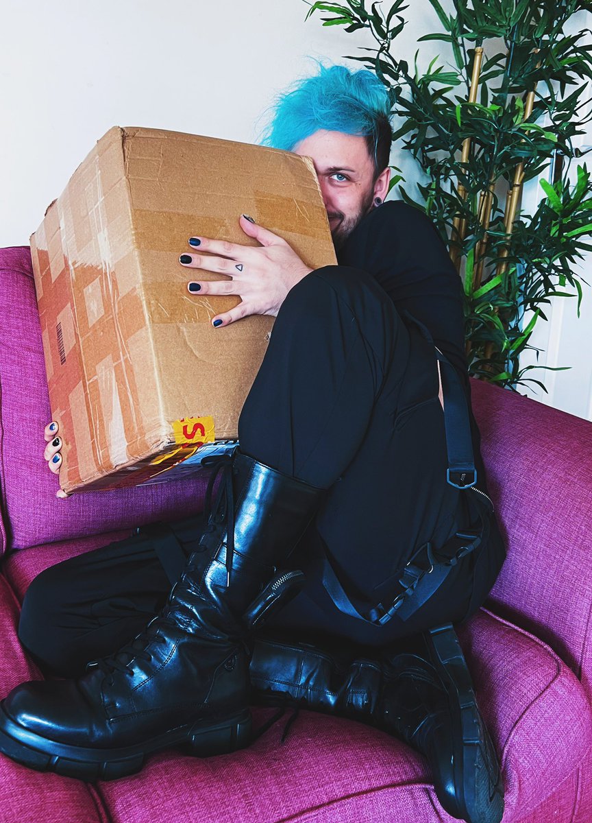 BluTheDragon's tweet image. I BOUGHT OVER 80 ITEMS FROM SHEIN LIKE AN IDIOT 

And I’m gonna open them on stream in like 45min… 
Come find out if I made a terrible mistake! 

⬇️ Link in comments ⬇️