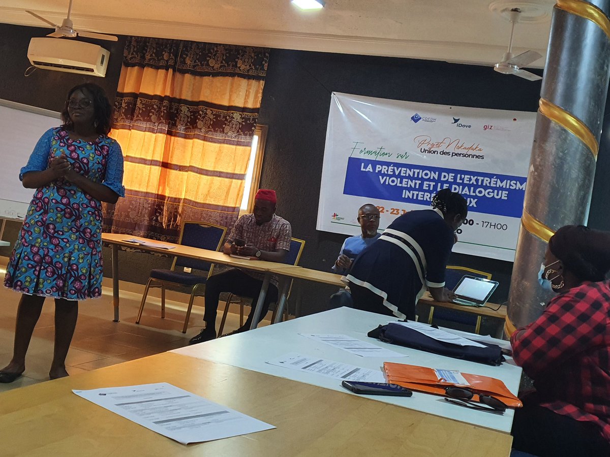 Salifou_Georges's tweet photo. En prélude à notre #DIALOGUE_intergénerationnel, nous participons à l´atelier de formation sur la prévention de l´extrémisme violent et la promotion du dialogue interreligieux organisé par le #CDFDH. https://t.co/y42xdbnIdZ