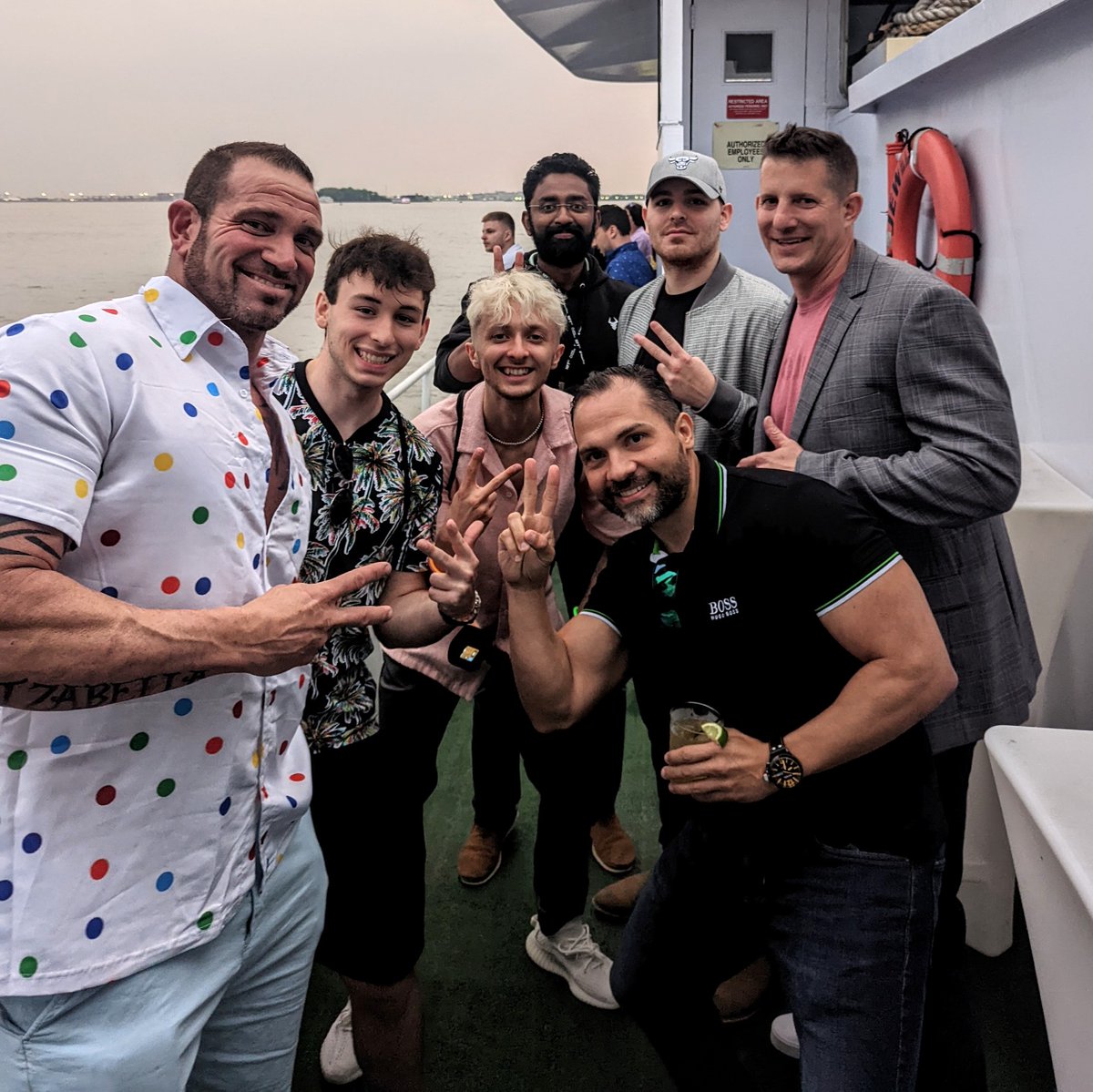 Brad_Homewood's tweet photo. Team @Bullieverse representing at #NFTNYC2022

@BeskarHunter @mowinkaylore @dbly007 @NF_Tcaff @lebull_james @0xArunk @Drupenson https://t.co/VrH4crM2We