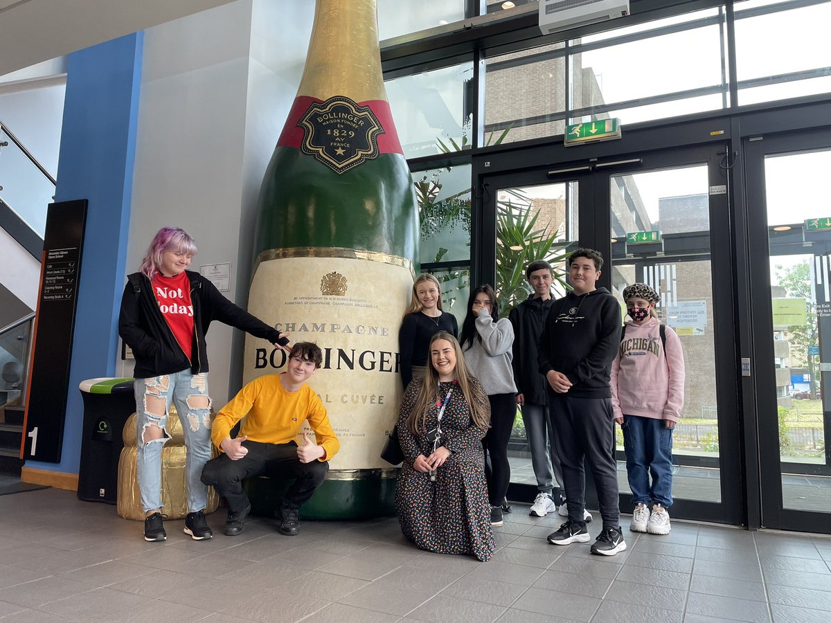 misscrawford__'s tweet photo. Thank you so much to the wonderful staff at @RCStweets for the incredible tour of the facilities &amp; a chat from the amazing Head of Production - we are very grateful &amp; love our goodie bags! Our pupils are very informed &amp; thankful after our trip 👏🏼🤩 #FHSRewardsDay #WeAreFHS https://t.co/281YGHKiTD